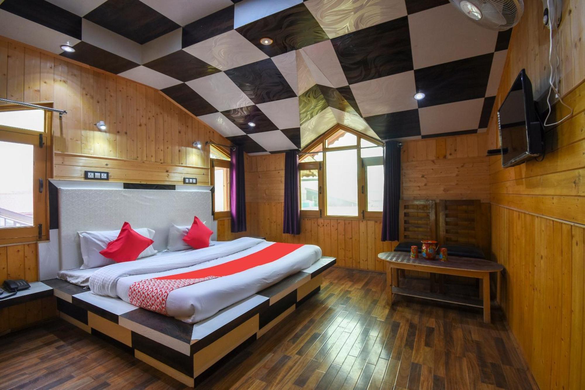 Oyo Hotel New Divine Kashmir Durgjan Εξωτερικό φωτογραφία