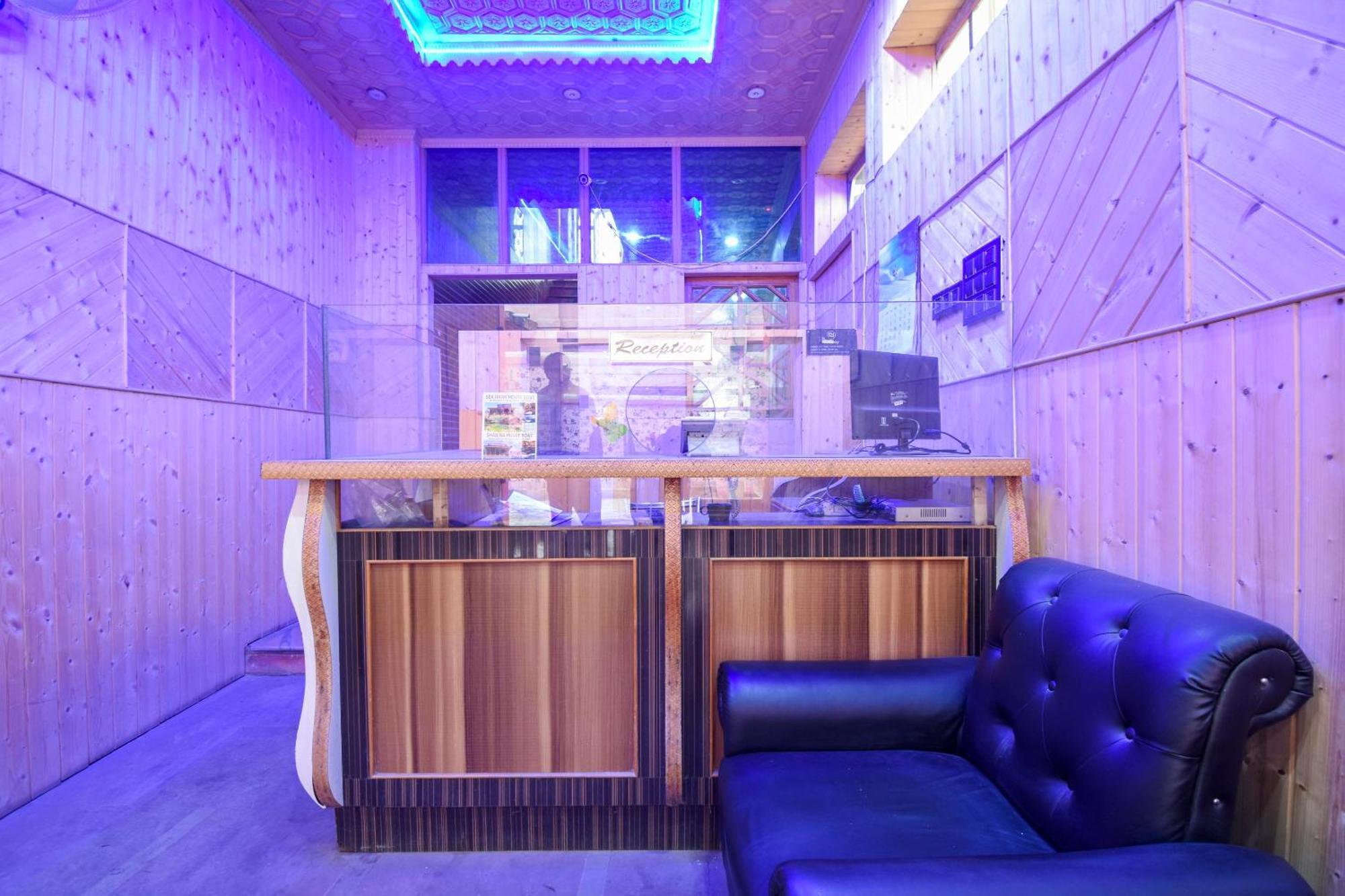 Oyo Hotel New Divine Kashmir Durgjan Εξωτερικό φωτογραφία