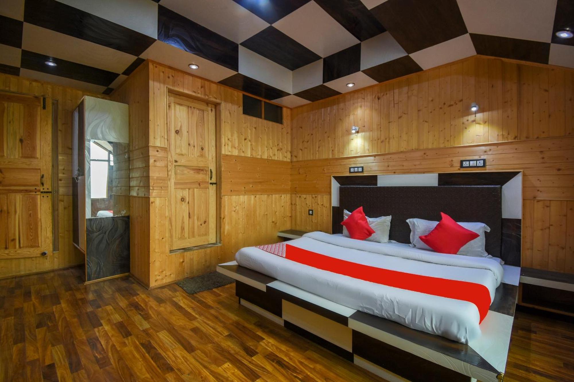 Oyo Hotel New Divine Kashmir Durgjan Εξωτερικό φωτογραφία