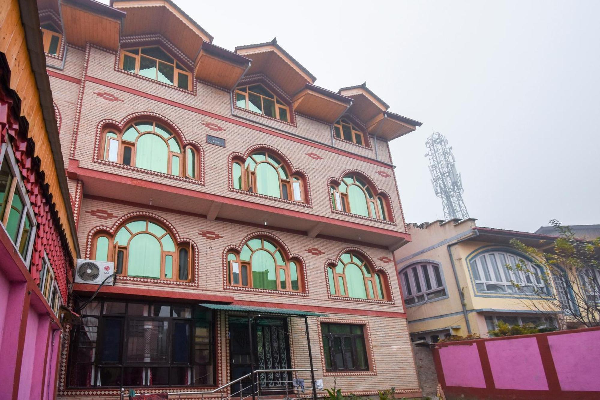Oyo Hotel New Divine Kashmir Durgjan Εξωτερικό φωτογραφία